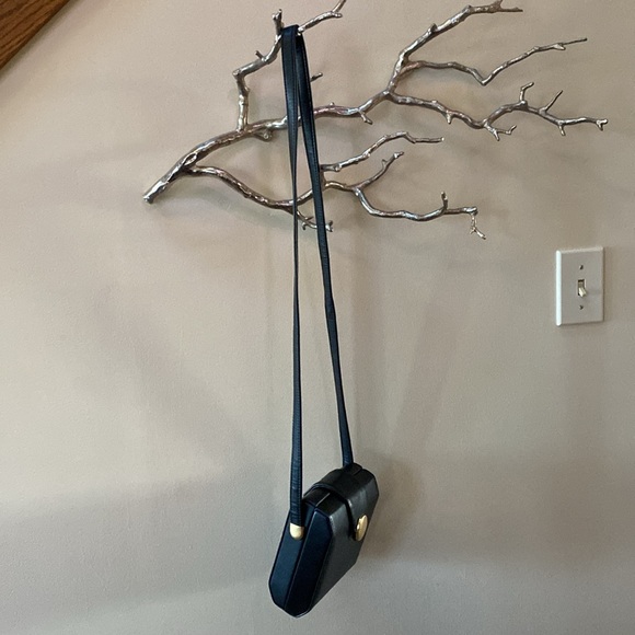 Andre’ Vintage Black Faux Leather cross Body Bag Gold Hardware - Picture 3 of 12